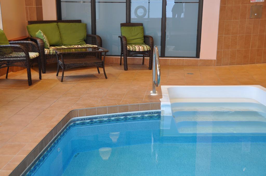 Quality Inn & Suites Levis Bagian luar foto