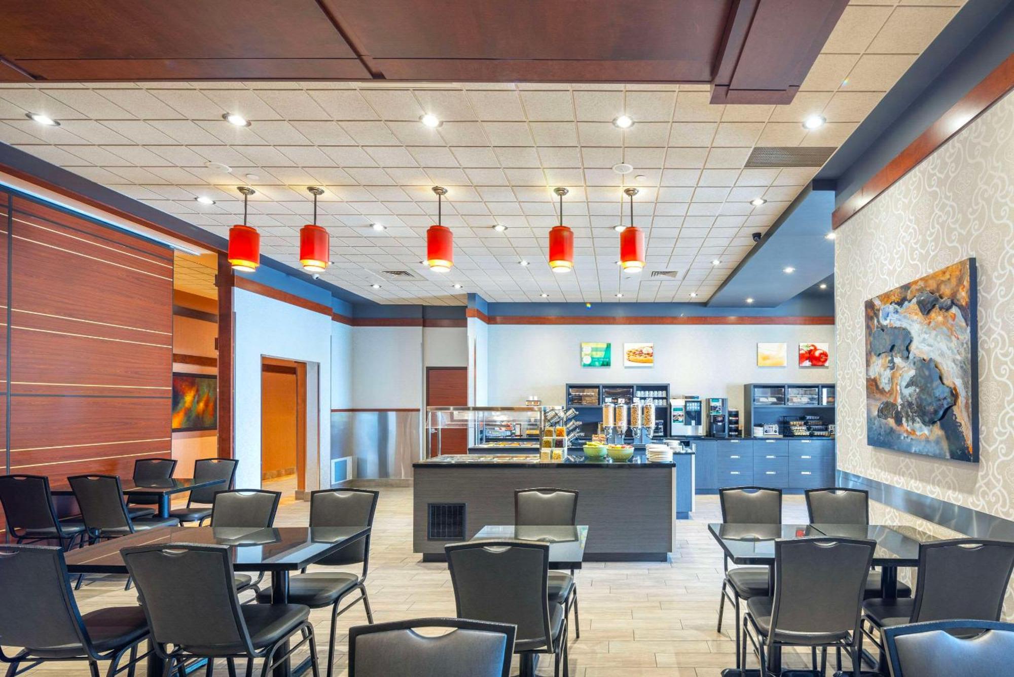 Quality Inn & Suites Levis Bagian luar foto