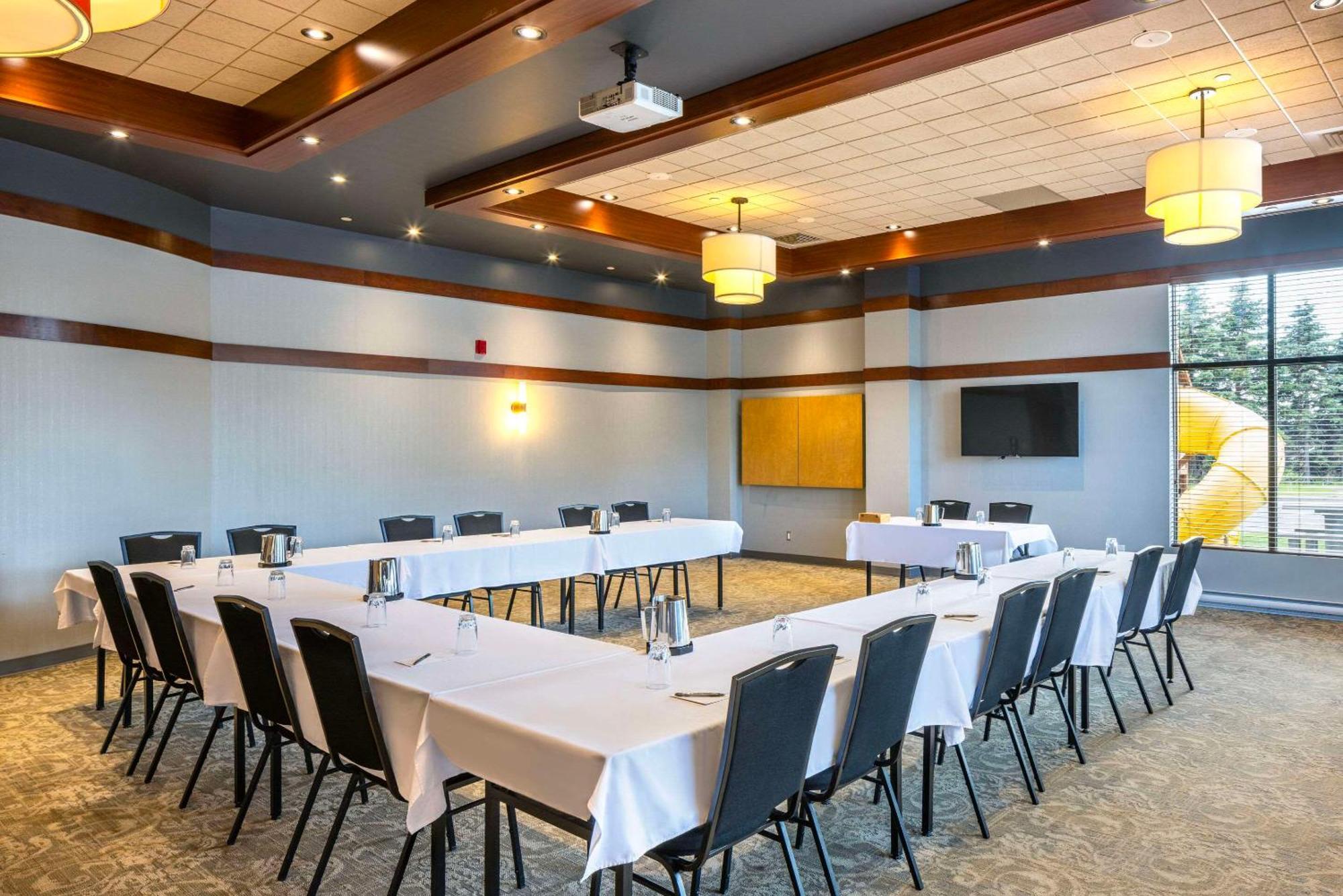 Quality Inn & Suites Levis Bagian luar foto