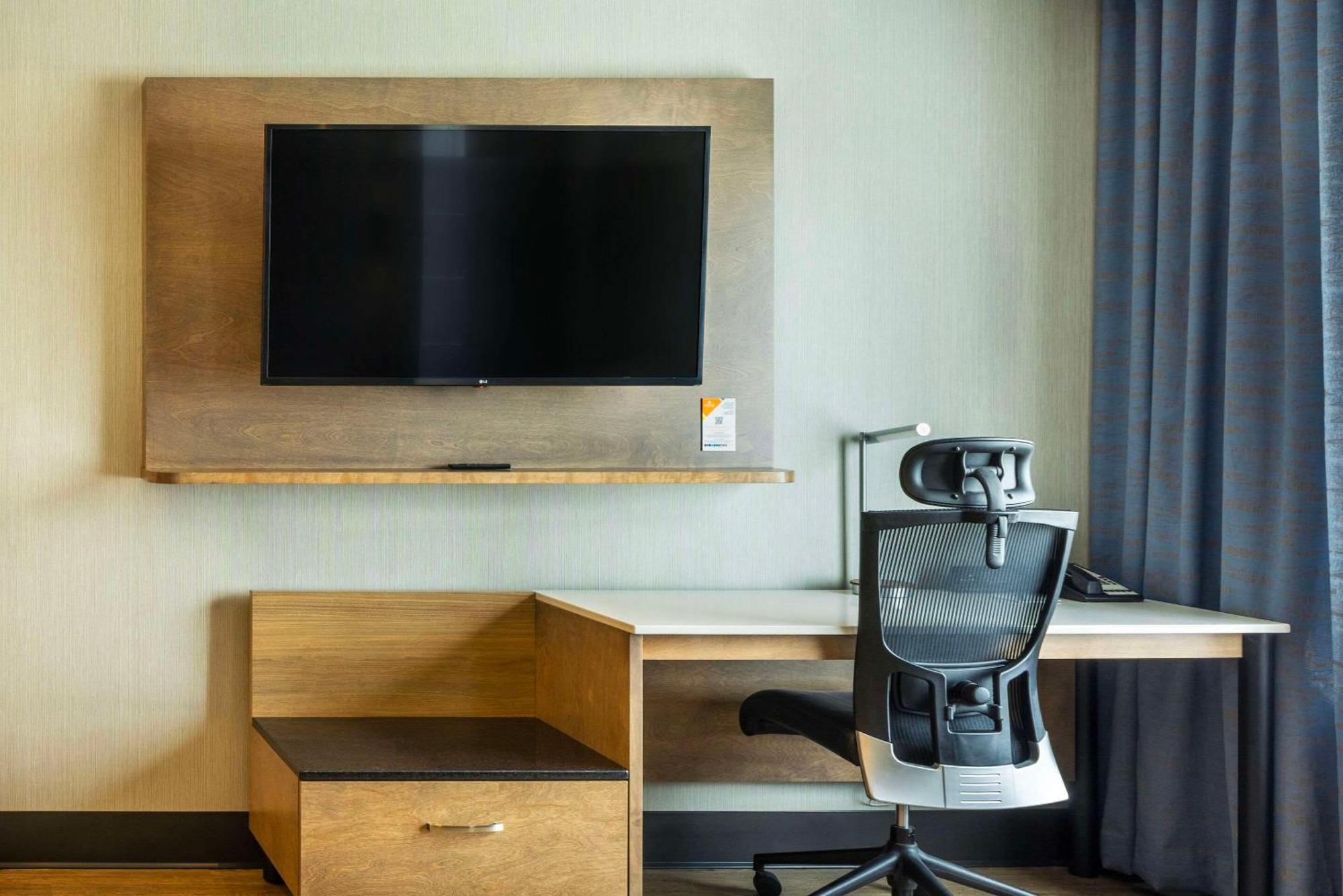 Quality Inn & Suites Levis Bagian luar foto