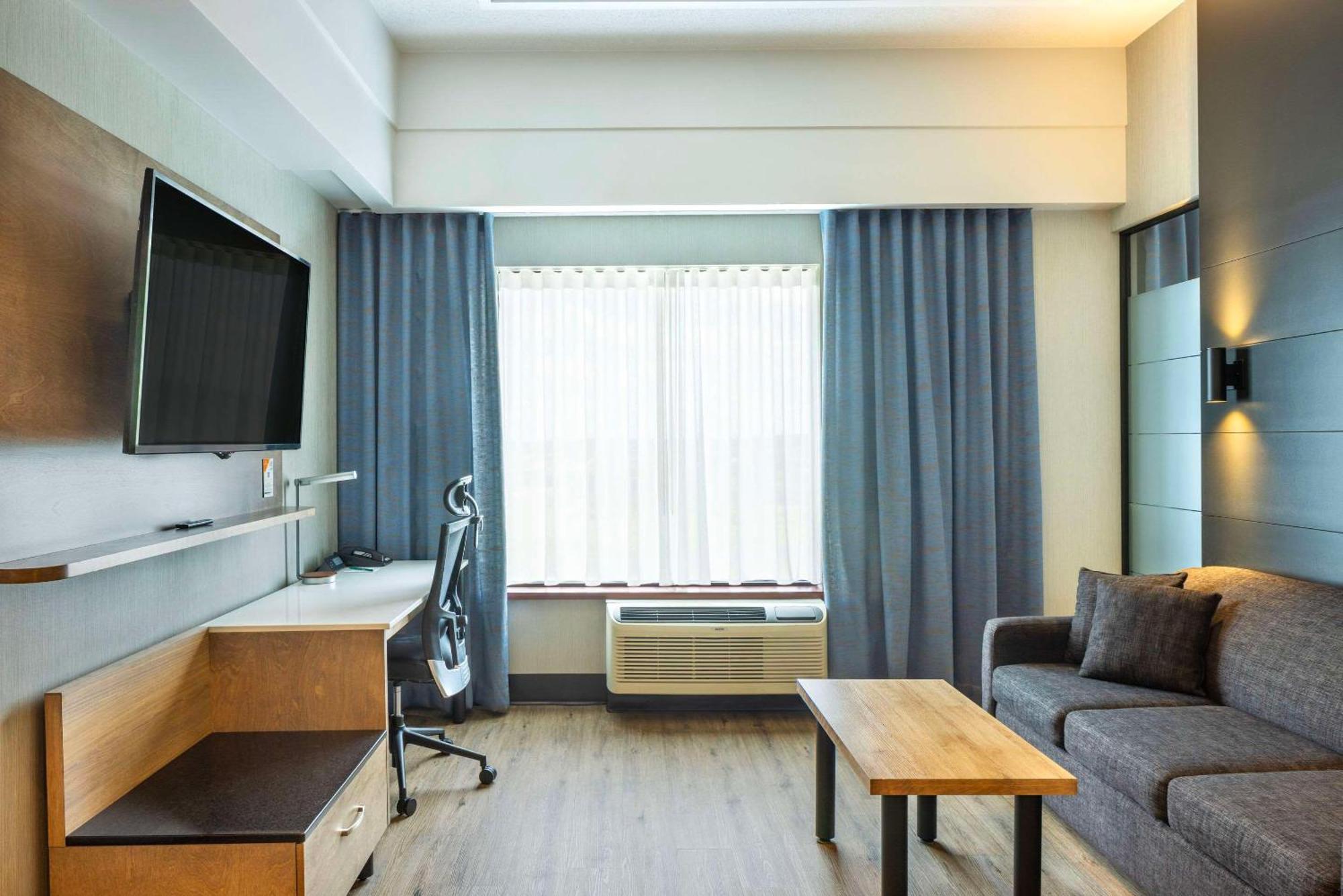 Quality Inn & Suites Levis Bagian luar foto