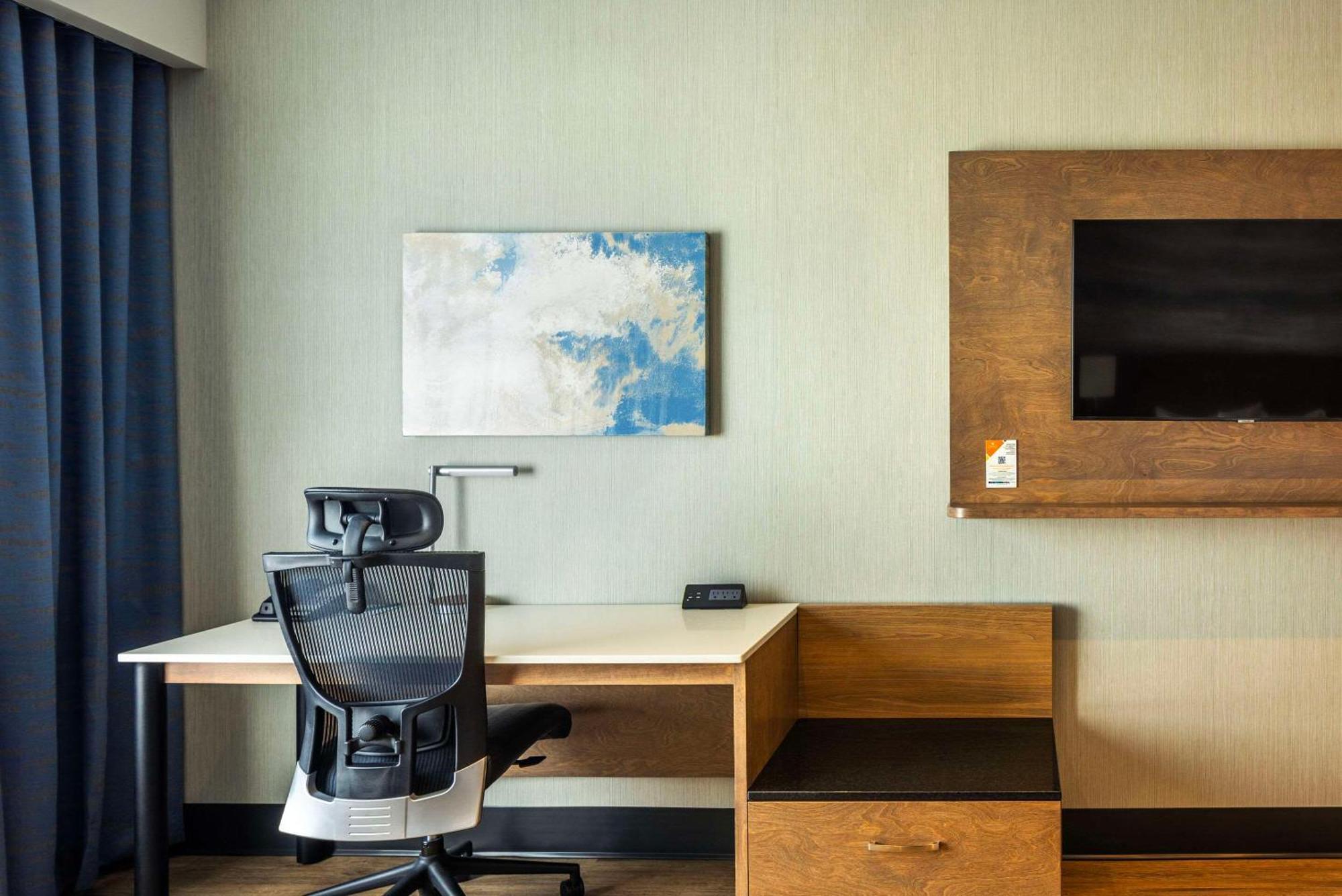 Quality Inn & Suites Levis Bagian luar foto