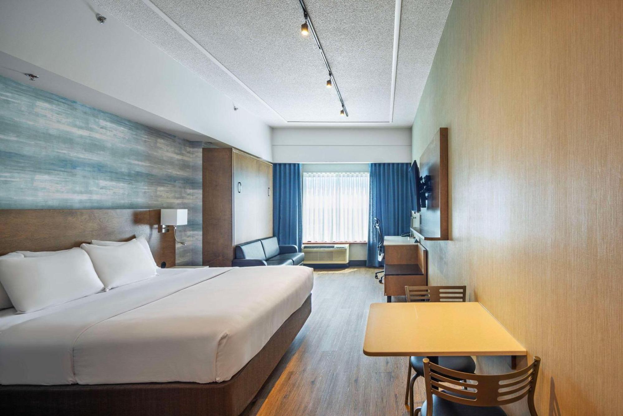 Quality Inn & Suites Levis Bagian luar foto