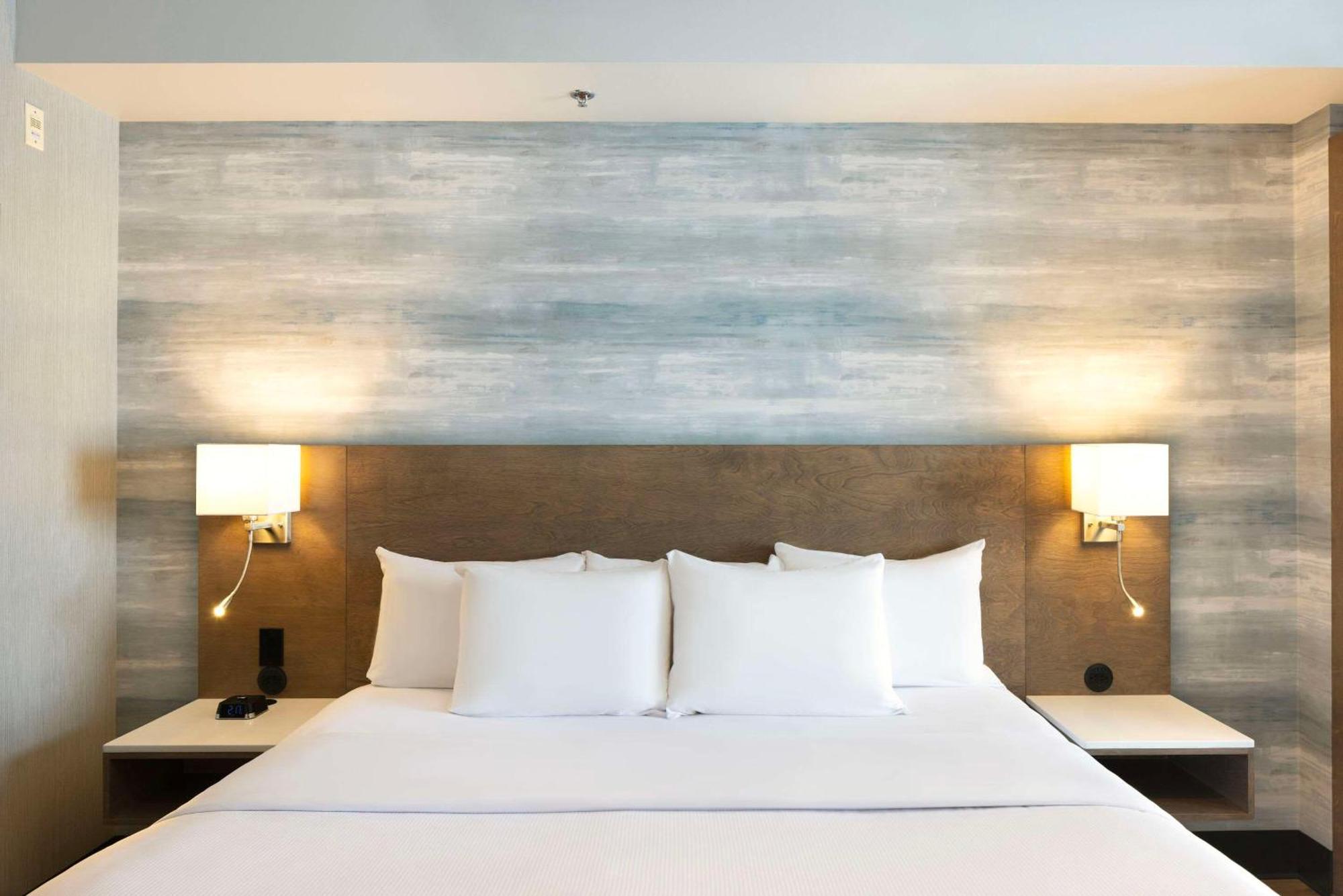 Quality Inn & Suites Levis Bagian luar foto
