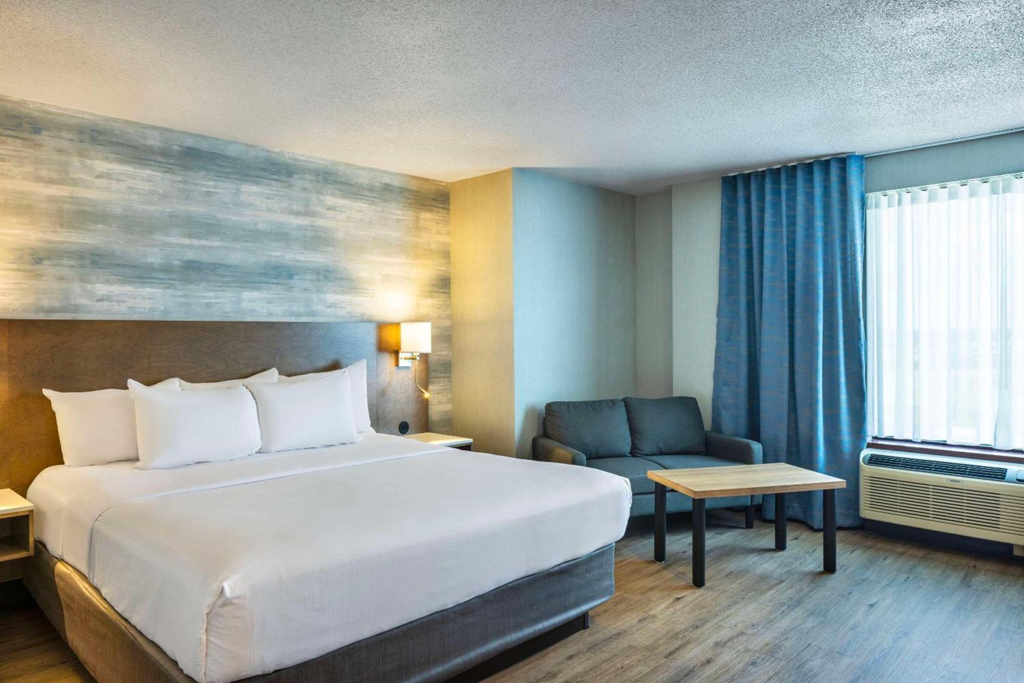 Quality Inn & Suites Levis Bagian luar foto