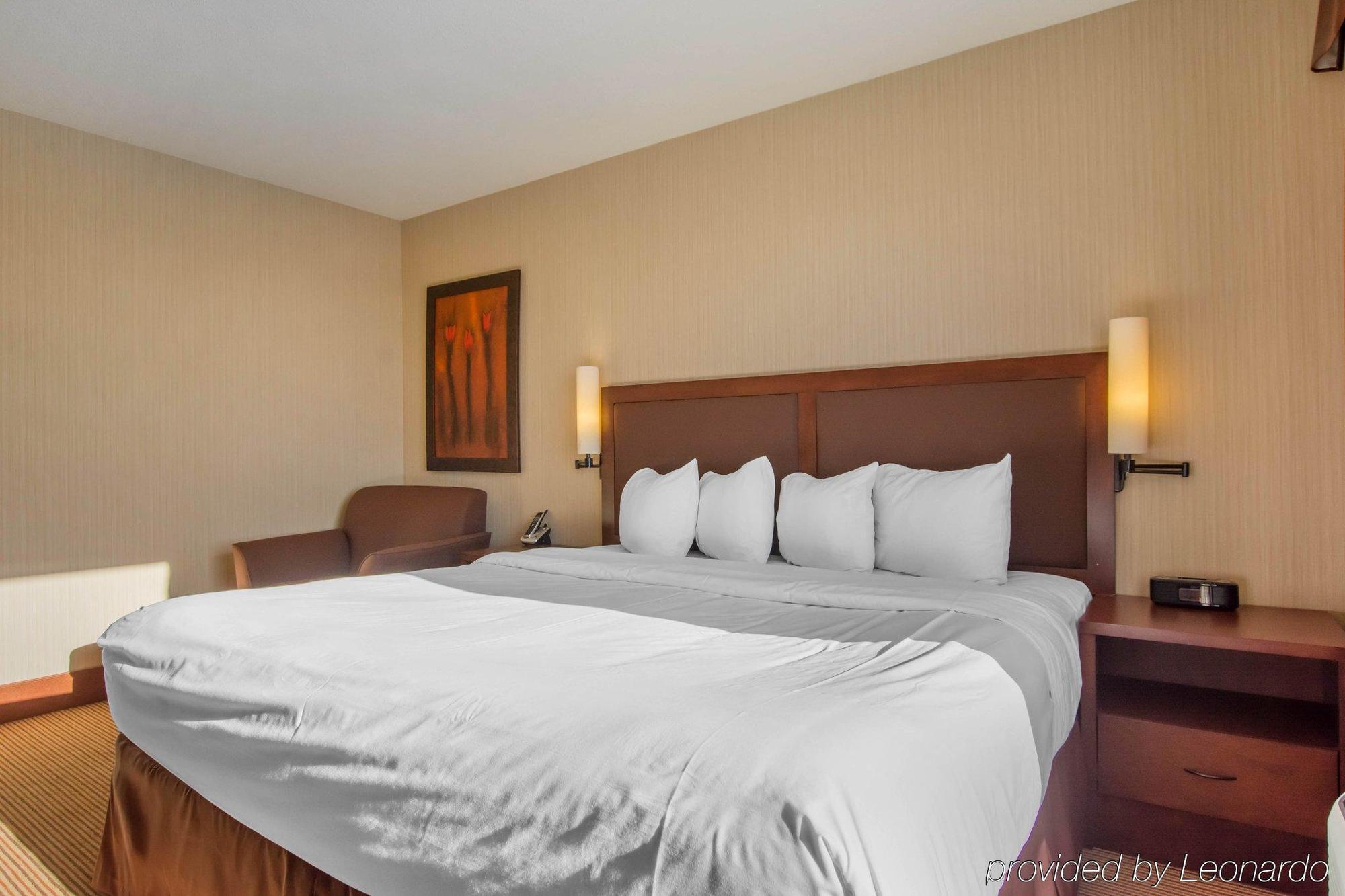 Quality Inn & Suites Levis Bagian luar foto
